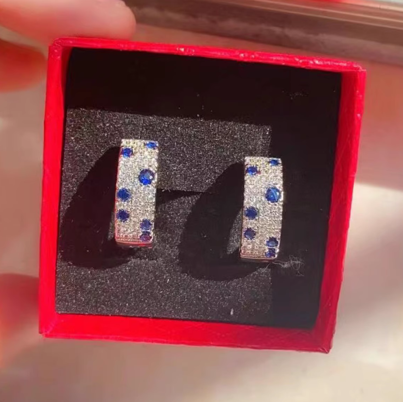 2025 Choucong Brand Ins Top Sell Clip Earrings Luxury Jewelry 925 Sterling Silver Round Cut Blue Sapphire Pave CZ Diamond Gemstones Party Women Earrin