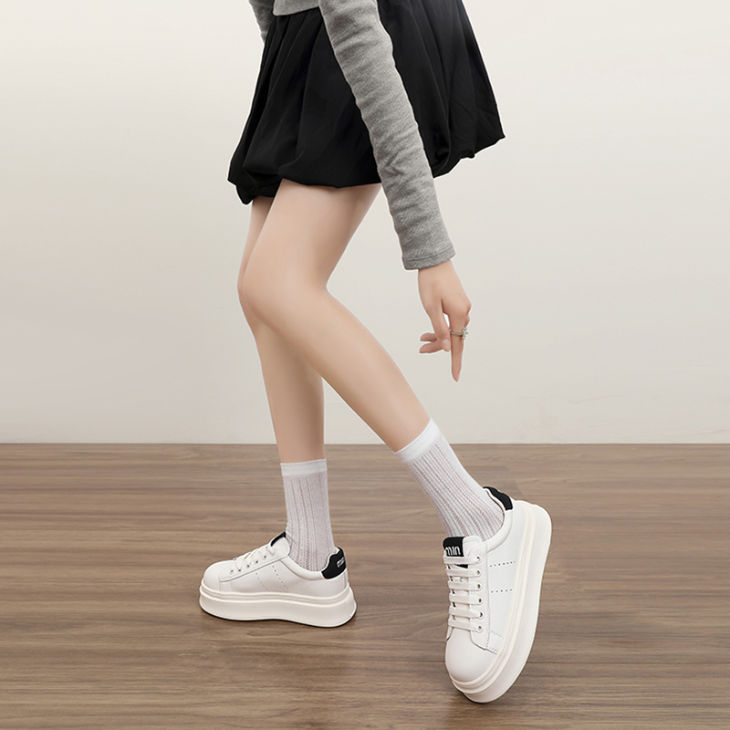 Thick-soled round-toe white sneakers for women, new spring style, lightweight platform sneakers, sporty and casual shoes, versatile.