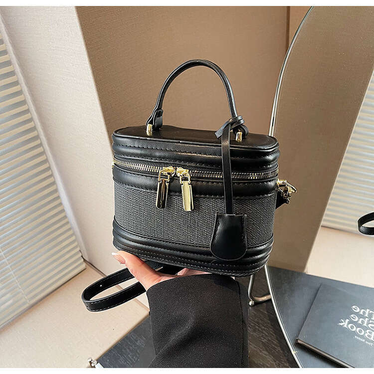 Fashion Color-Block Crossbody for Women 2025 Super Trendy New Handheld Bucket with Unique Design Niche Shoulder Bag