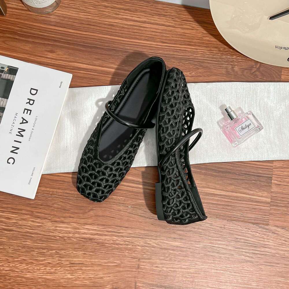 Designer New Hollow Design High-End Woven Flat Shoes 2025 French Light Luxury Sandals for Women Summer