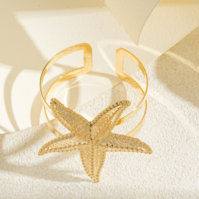 Fashionable and unique summer sea-themed stainless steel electroplated bracelet