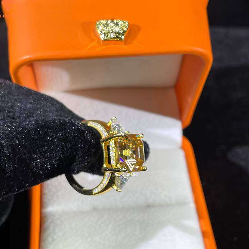 Custom Gold Plated Sterling Sier Wedding VVS Moissanite Dia Radiant Cut Couple Engagement Fine Ring