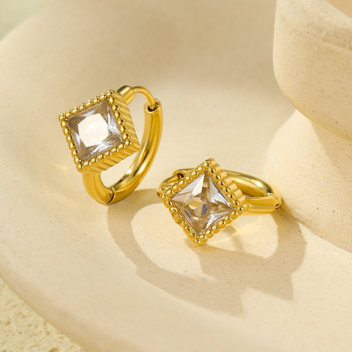 New lightweight luxury stainless steel diamond-encrusted zirconia earrings