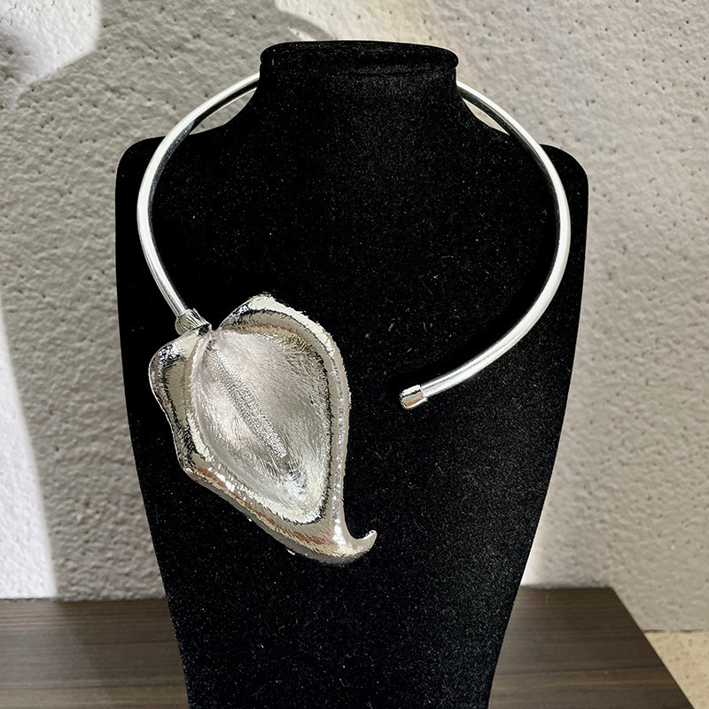 Exaggerated large thick chain metal decoration Necklace womens fashion ins short clavicle chain flash diamond splicing sweater chain 250728