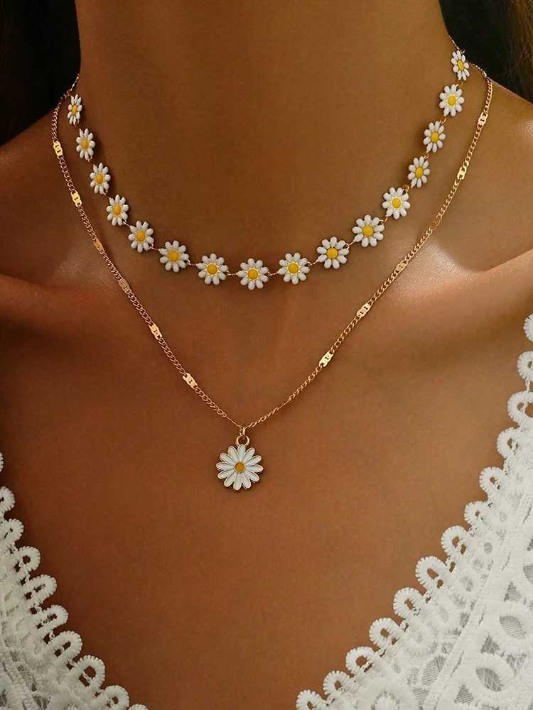 Daisy Flower Pendant Necklaces Set Elegant Collarbone Jewelry for Travel Vacation and Everyday Fashion Z250910