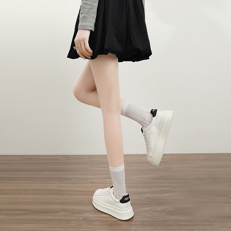 Thick-soled round-toe white sneakers for women, new spring style, lightweight platform sneakers, sporty and casual shoes, versatile.