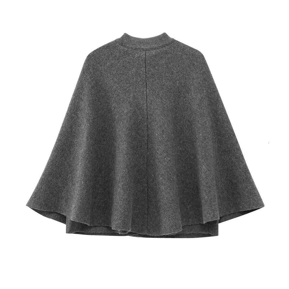 2025 New Women's Fashion Casual Temperament Versatile Metal Buckle Decoration Loose Cape Design Sense Knitted Coat Jacket