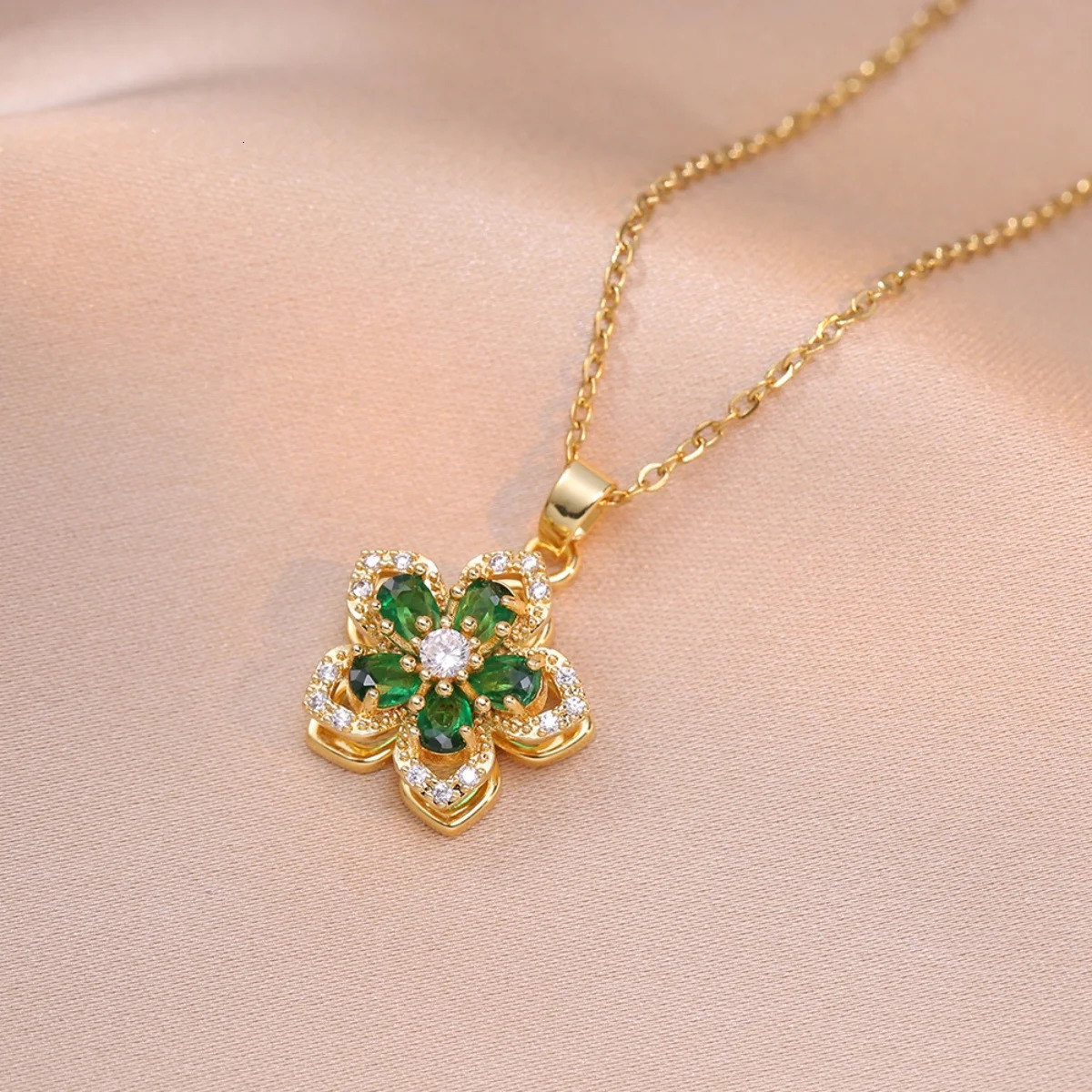 Light Shiny Zircon Rotatable Flower Pendant Necklace For Women Stainless Steel Romantic Spin Floral Plant Choker Jewelry 250715