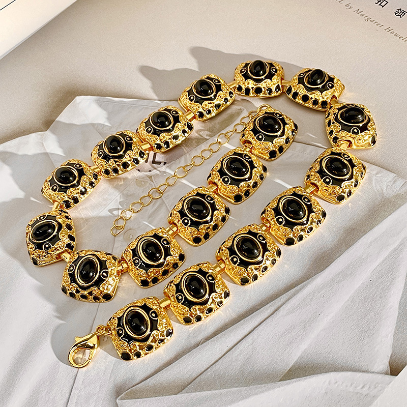 Exaggerated large thick chain metal decoration Necklace womens fashion ins short clavicle chain flash diamond splicing sweater chain 250728