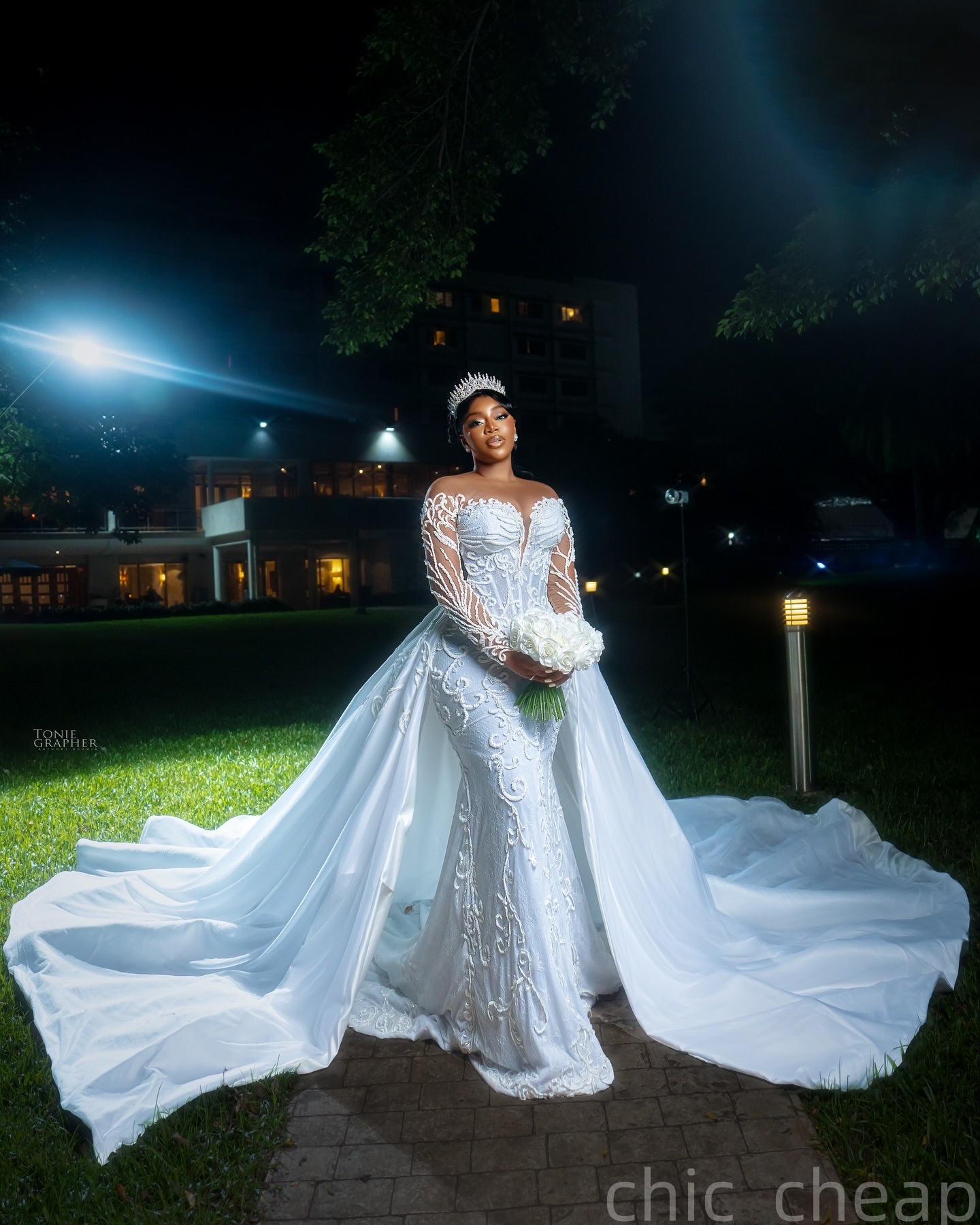 2025 Aso Ebi Plus Size Ivory Mermaid Wedding Dress Lace Embroidery Sheer Neck Full Sleeves Vintage Bridal Gowns Dresses ZJ0677