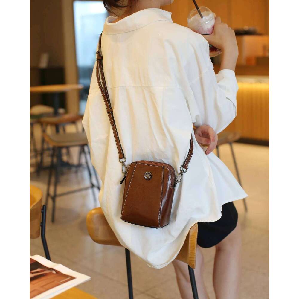 Designer Bags Leather Women's Mobile Phone Single Shoulder Messenger Purse Fashion All-Match Oil Wax Cowhide Casual Crossbody Small Bag Luxury Ba