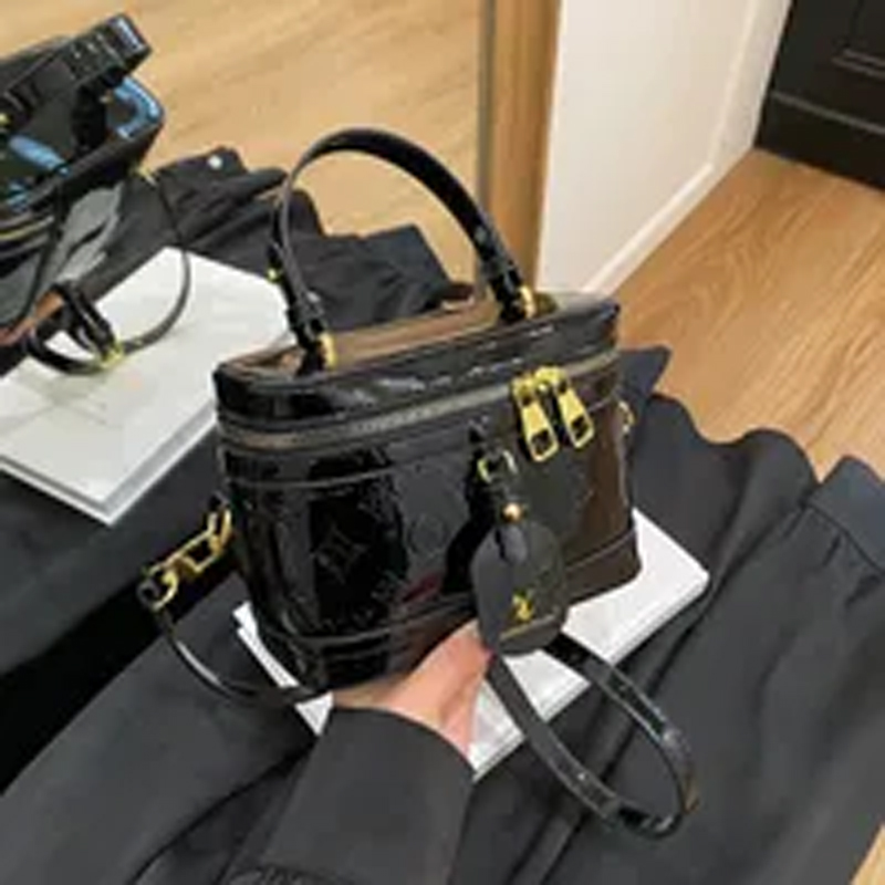 2025 Designer Bag Luxury Handbag Fashionable and Multifunctional Glossy High Quality Women's Shoulder Crossbody Bag Old Embossed Shell Bags002