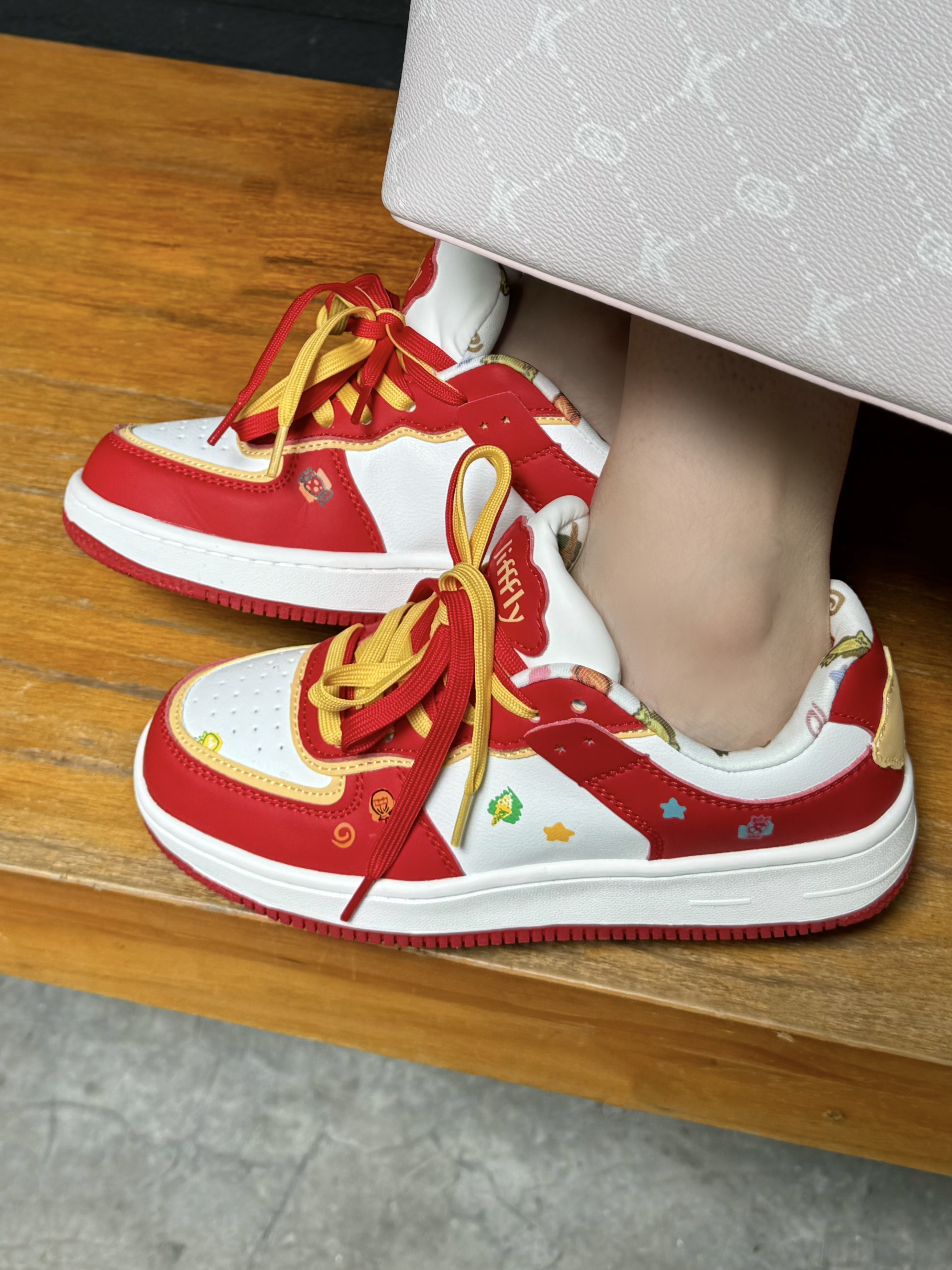 JiffFly Women's Fall/Winter Durable Sneakers with Thick Sole for Kids & Students