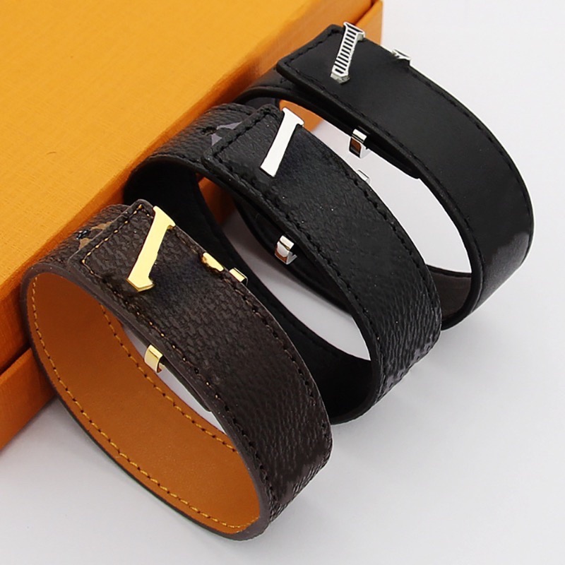 mens bracelet designer bracelet Women's designer jewelry fashionable V-shaped four-flower leather bracelet classic vintage luxury jewelry wholesale gifts