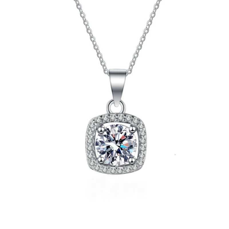 Elegant 18K White Gold Pendant Necklace with Moissanite Diamond Perfect for Weddings and Special Occasions Z250910