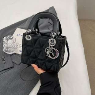 Korean Style Fashion Sweet Handbag for Women Trend Quilted Small Square Simple Crossbody Princess Diana Bag