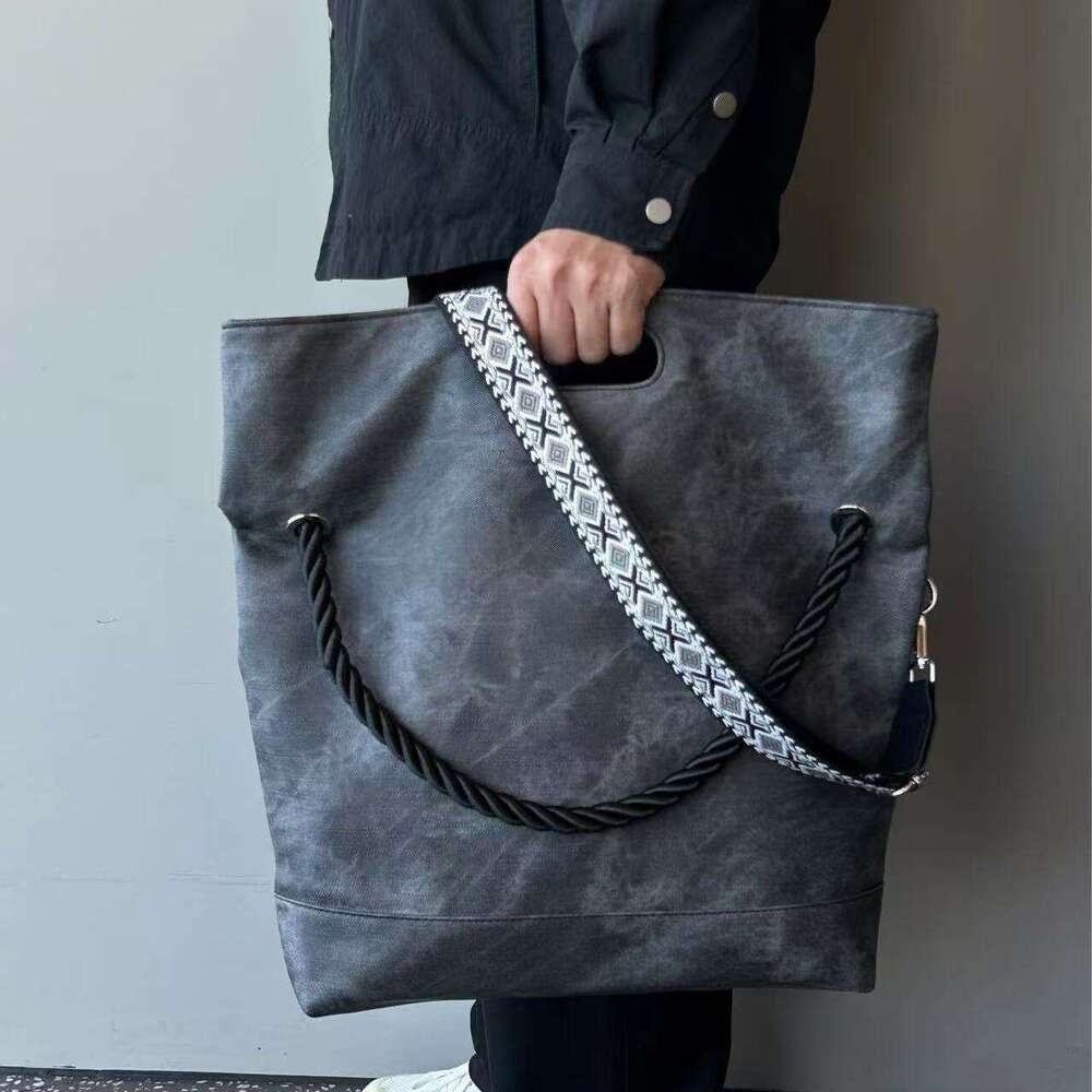 Designer Bag Tote Shoulder Unisex Commuter Large Capacity Tote Hard Bottom Three Dimensional High End Feel Single Shoulder Crossbody Gym Bag