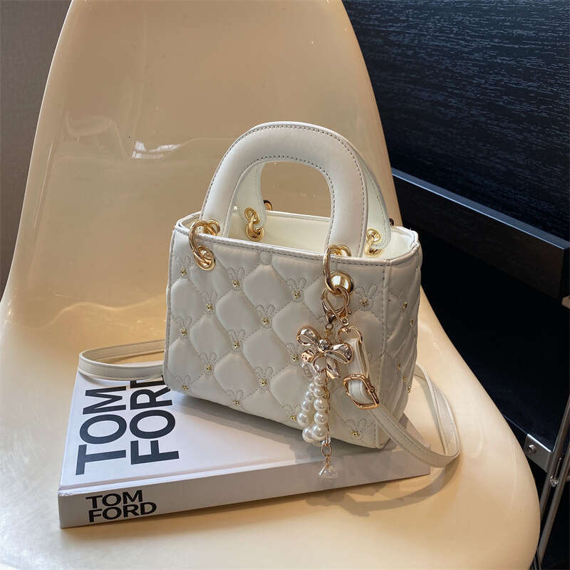 Quilted Embroidery for Women Summer New Fashion Single Shoulder Crossbody Stylish Handheld Small Square Bag