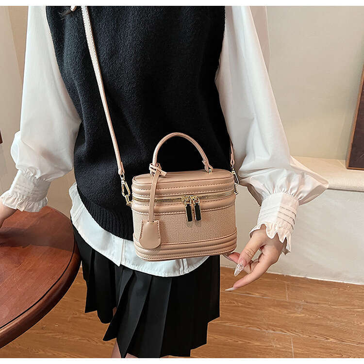 Fashion Color-Block Crossbody for Women 2025 Super Trendy New Handheld Bucket with Unique Design Niche Shoulder Bag