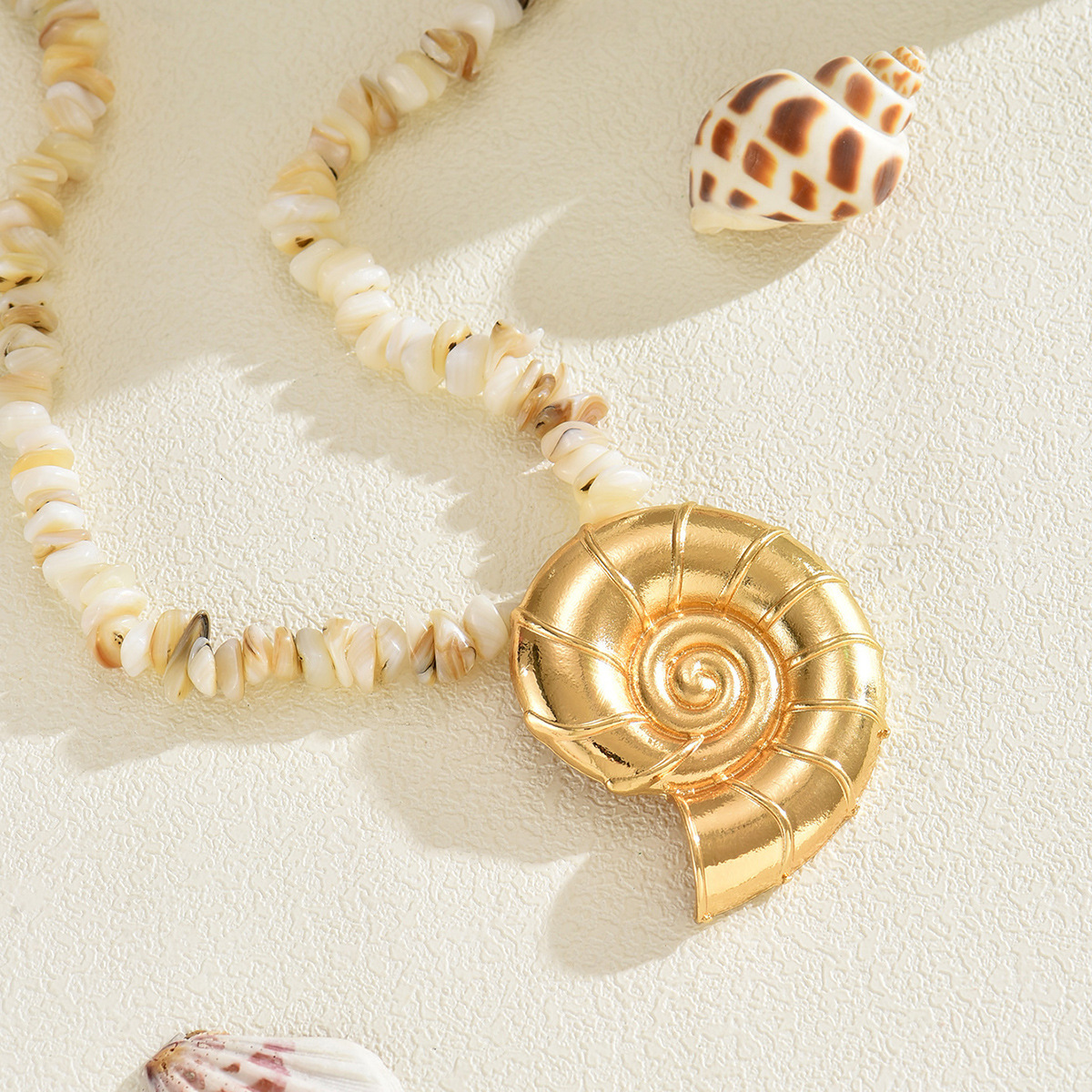 New Exaggerated Oversized Alloy Conch Pendant Necklace for Women Trendy Beach Ocean Shell Clavicle Chain Jewelry for Women