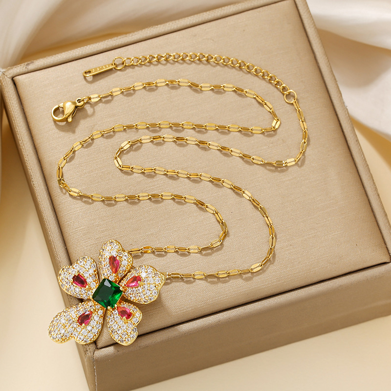 Four Leaf Clovertitanium steelFashionable Zircon Full Diamond Necklace for Women Collarbone Chain Pendant Style 250728