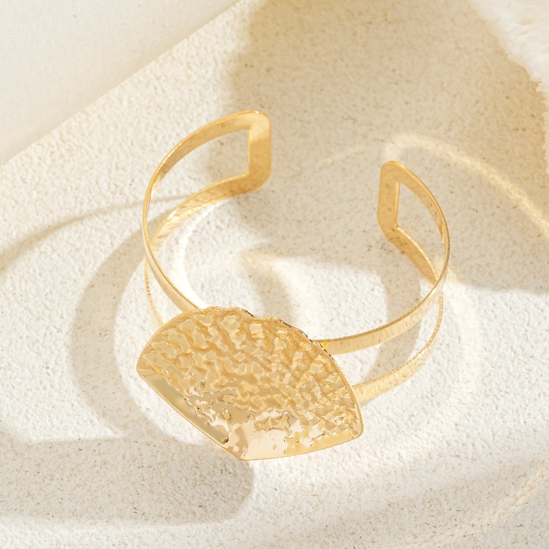 Fashionable and unique summer sea-themed stainless steel electroplated bracelet