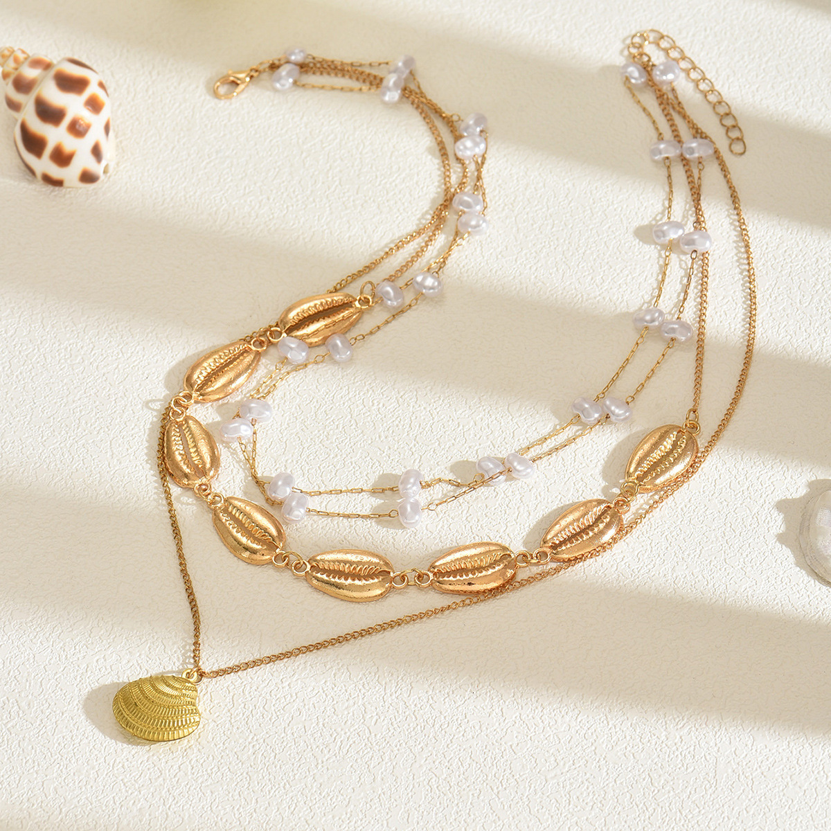 Light High-End Summer Metal Shell Pendant Necklace for Women Fashion Multi-Layer Vacation Style Clavicle Chain Jewelry for Women