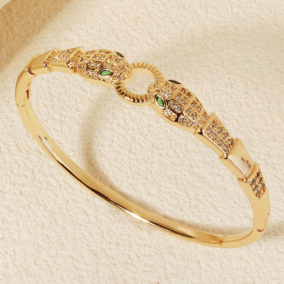 Fashion Metal Bracelet Light HighEnd Feel Copper Inlaid Zirconia Bracelet Gold Versatile Womens Open Bracelet 250728