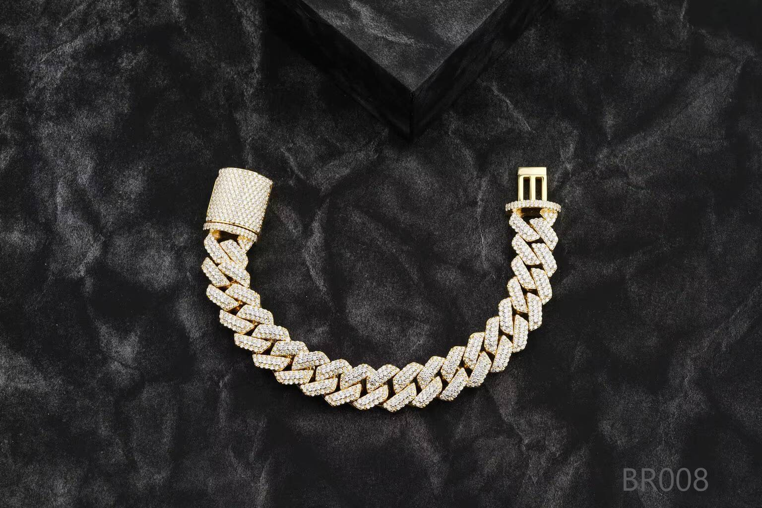 Elegant Iced out Lab Grown VVS Moissanite Cuban Link Chain Bracelet with Diamond from the United States