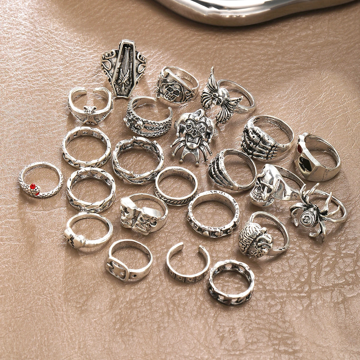 23Pcs/Set Gothic Skeleton Unisex Ring Set Punk Poker Bat Spider Snake Rings For Woman Man Fashion Hip Hop Party Jewelry Gift 250723