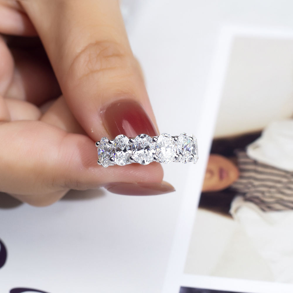 Customized Jewelry Wedding Band 18K Solid Gold with 3*5MM DEF VVS Lab Grown Oval Cut Diamond Ring