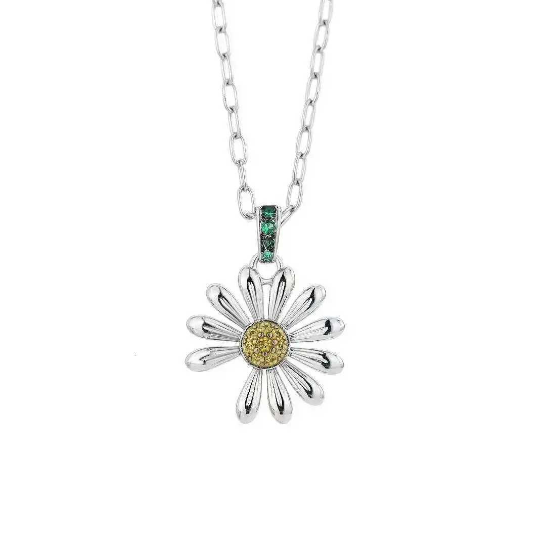 Dainty Daisy Necklace with Diamond Accents Elegant Boho Chic Jewelry for Women and Girls Z250910