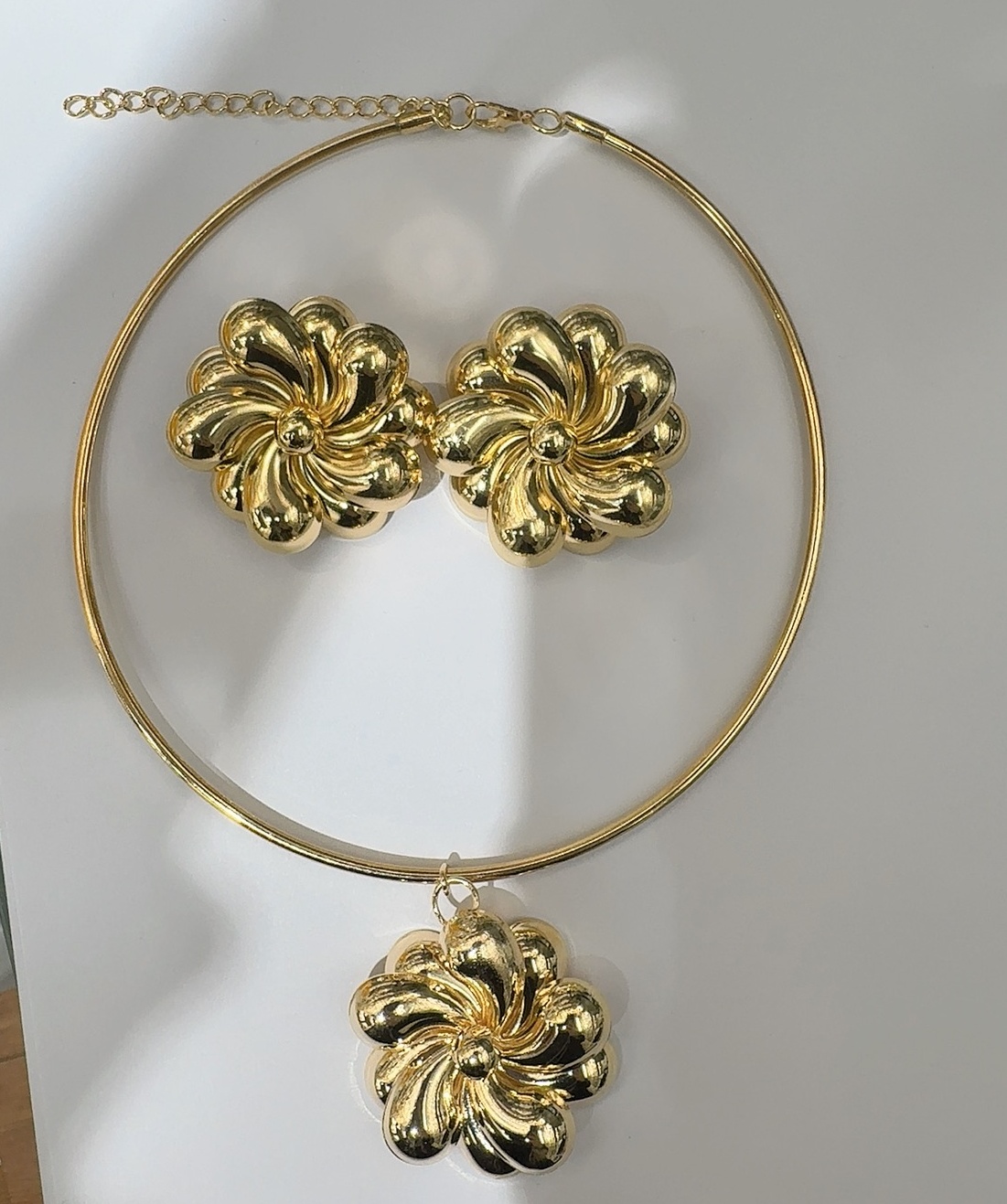 Metal Flower Stud Earrings Necklace Set Women's 2025 Fashion Accessories