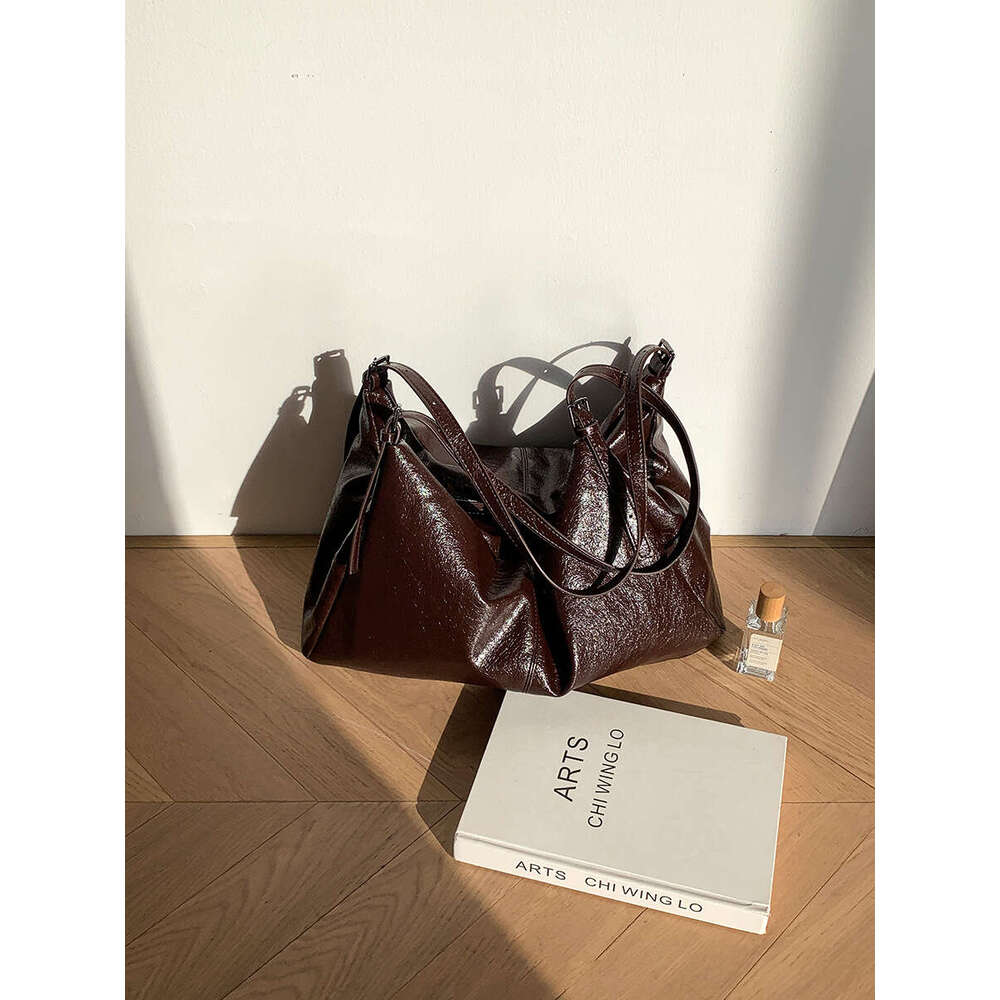 New Tote for Women, Large Capacity Shoulder Bag, Ins Style Soft Leather Fashion Versatile Suede Commuter Bag