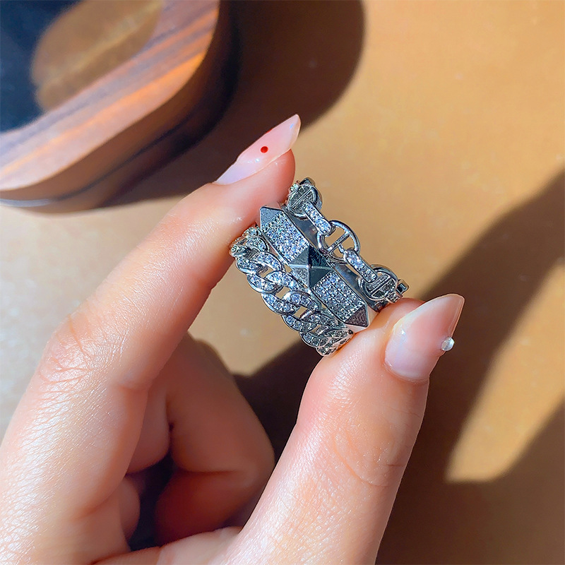 2025 Choucong Ins Top Sell Sparkling Vintage Jewelry 18K White Gold Fill Pave White Sapphire CZ Diamond Gemstones Geometry Women Wedding Band Ring Gif