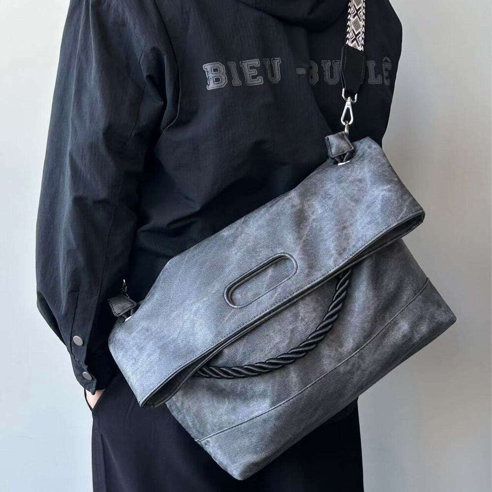 Designer Bag Tote Shoulder Unisex Commuter Large Capacity Tote Hard Bottom Three Dimensional High End Feel Single Shoulder Crossbody Gym Bag