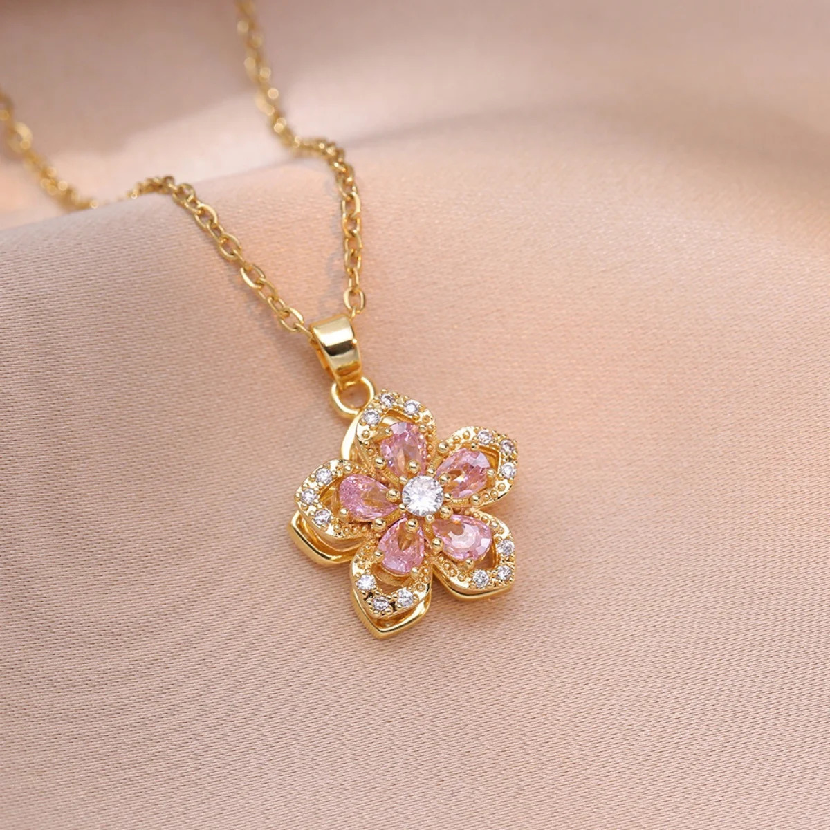 Light Shiny Zircon Rotatable Flower Pendant Necklace For Women Stainless Steel Romantic Spin Floral Plant Choker Jewelry 250715