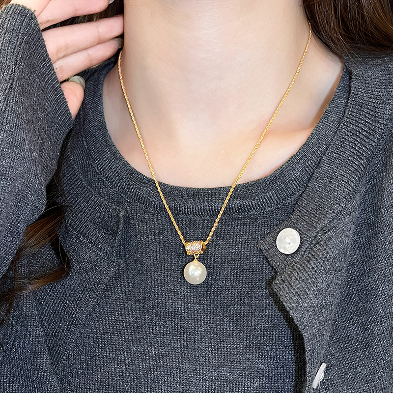 French golden waist full diamond Imitation pearl necklace with feminine charm, exquisite and niche design, high-end sweater chain accessory