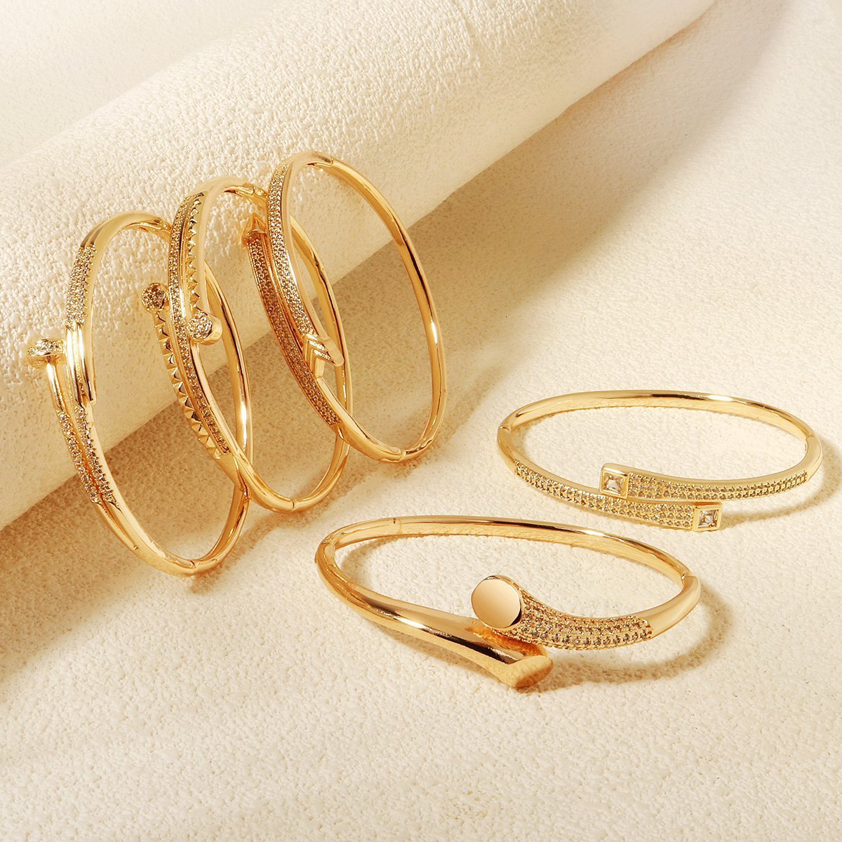 Fashion Metal Bracelet Light HighEnd Feel Copper Inlaid Zirconia Bracelet Gold Versatile Womens Open Bracelet 250728