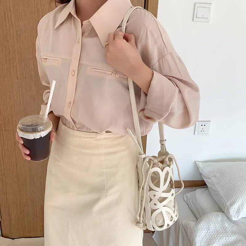 Hollowed Out Drawstring Bucket Bag Korea 2025 New Womens PU Splicing Canvas Shoulder Bag Fashion Versatile Mini Beach Bag