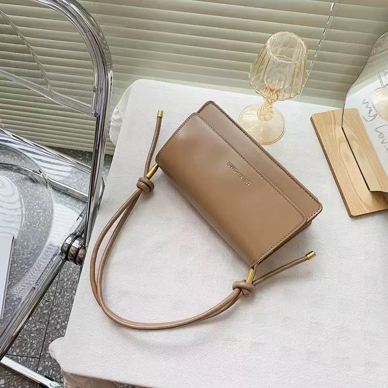 Chic Fashionable Baguette Handbag for Ladies Trendy Multifunctional Clutch & Shoulder Satchel