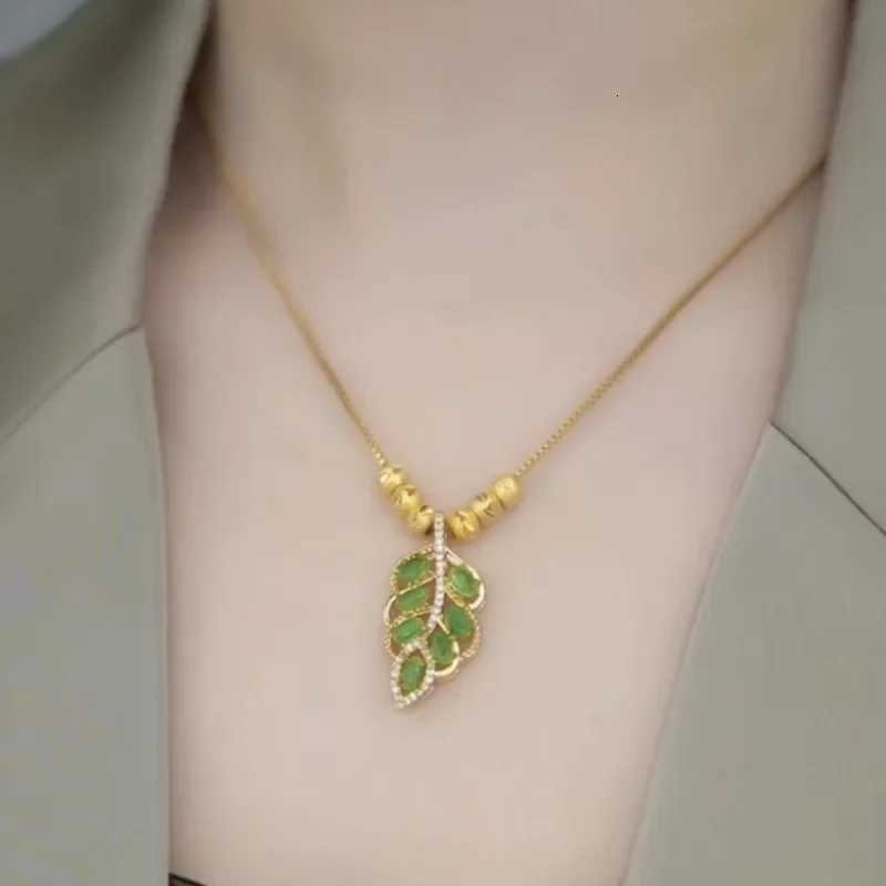 Gold Color Ginkgo Leaf Pendant Necklace with Sparkling Zircon Accent Elegant Chain for Women Jewelry Gift Z250910
