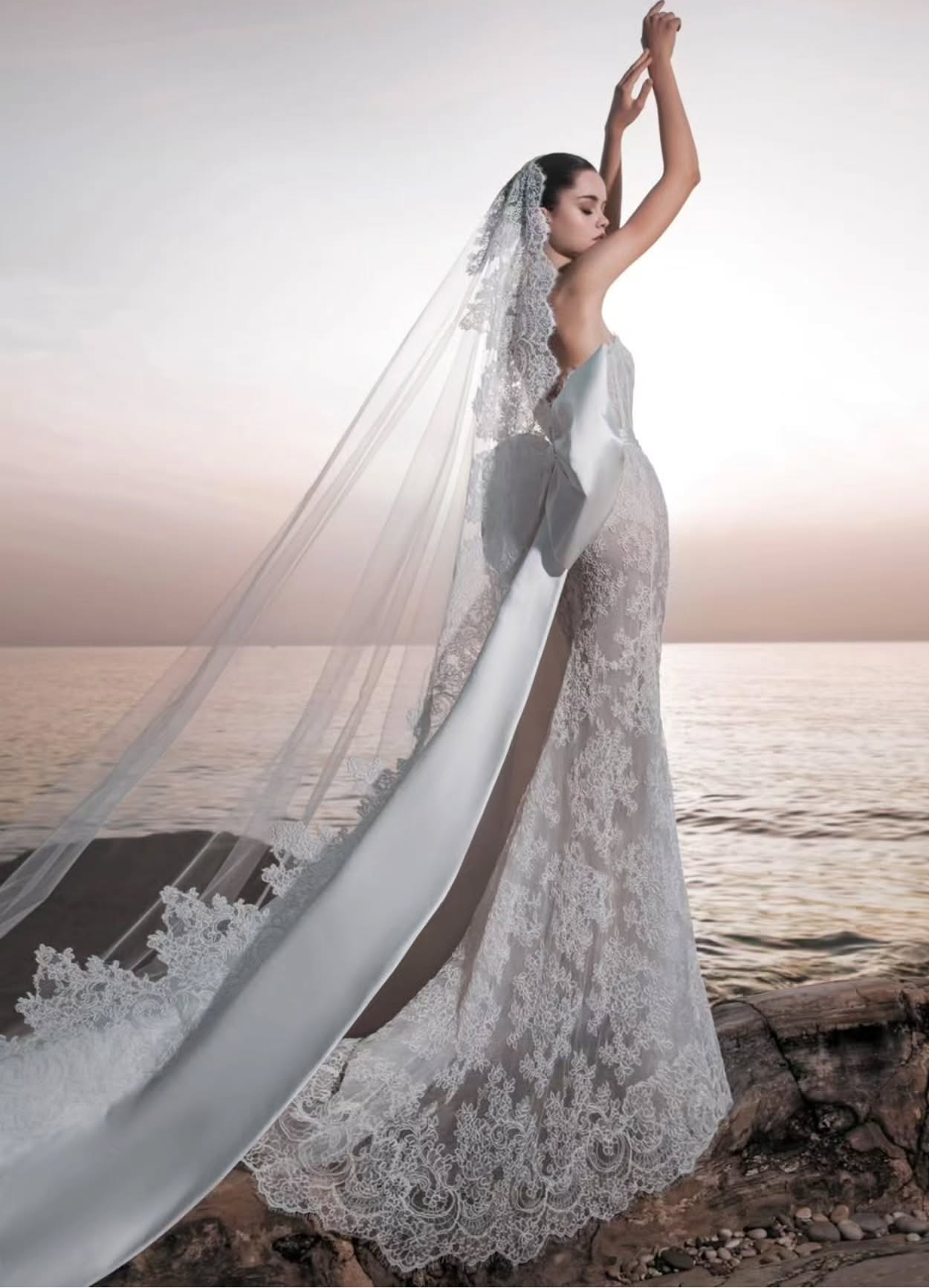 Classic Floral Lace Wedding Veil for Brides Cathedral White Ivory Applique Edge Bridal Veils Tulle 1 Tier With Comb Bride Accessories Custom Made