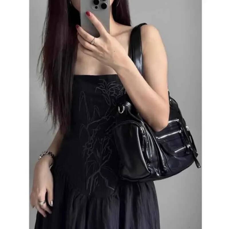 Vintage Punk Women Tote 2025Trend Large Capacity Crossbody Shoulder Bags Mujer Moto Style Multi Pockets Commute Bolso