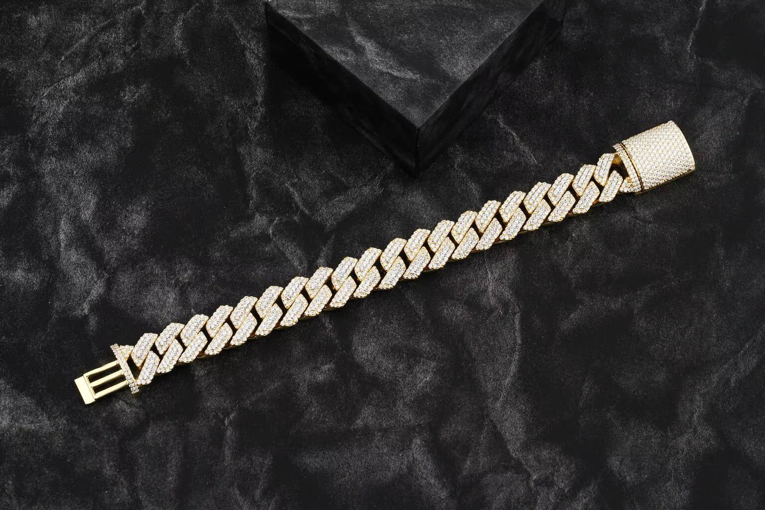 Elegant Iced out Lab Grown VVS Moissanite Cuban Link Chain Bracelet with Diamond from the United States