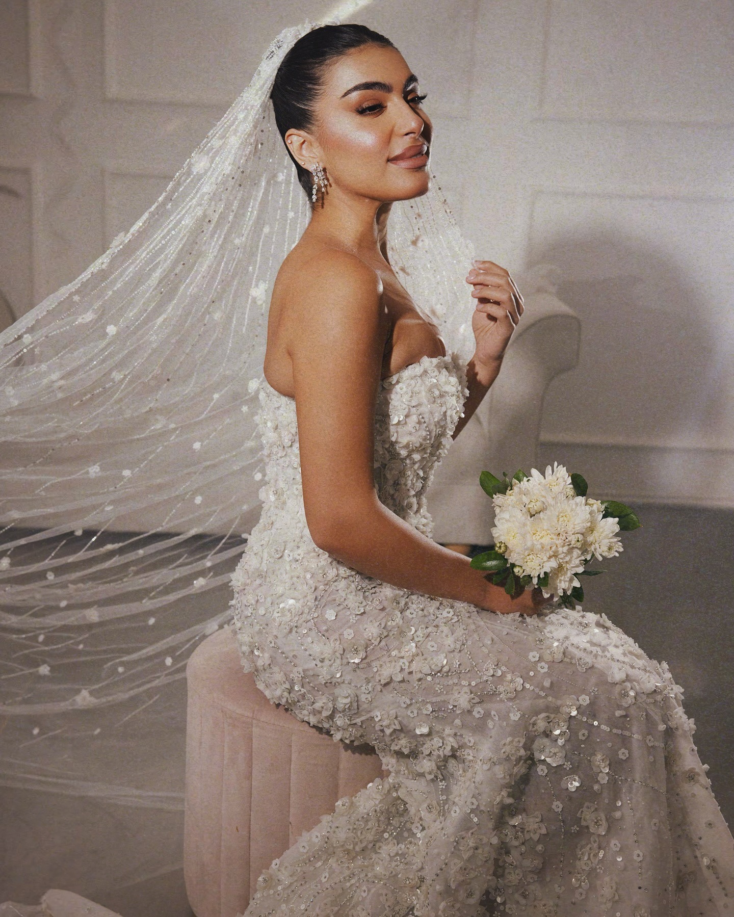 Luxury Beaded Wedding Veil Cathedral White Ivory Long Exquisite Cut Edge Bridal Veils Tulle 1 Tier With Comb Bride Accessories Custom Made