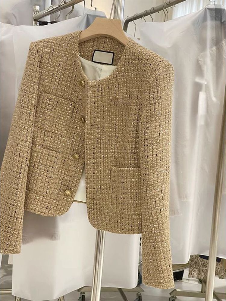 Designer's new clothing style exudes a unique, high-end and elegant charm. It's super good-looking and fashionable. Short coat for ladies. f