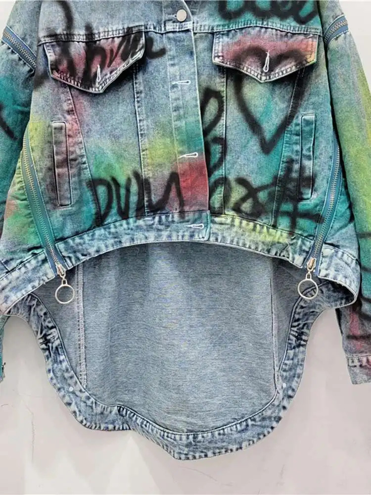 DEAT Women Denim Coat Loose Patchwork Zippers Letters Graffiti Contrast Color Irregular Jackets Summer Fashion 33A1421 250728