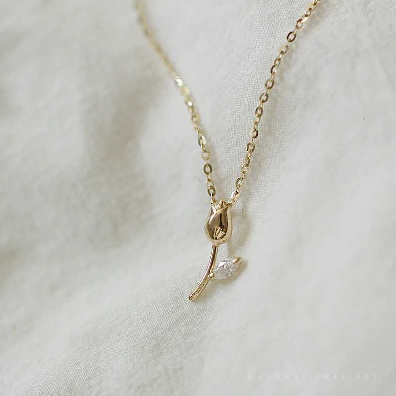 Sterling Silver Flower Pendant Necklace 925 Silver Clavicle Chain for Women Romantic Engagement Jewelry Gift Z250910