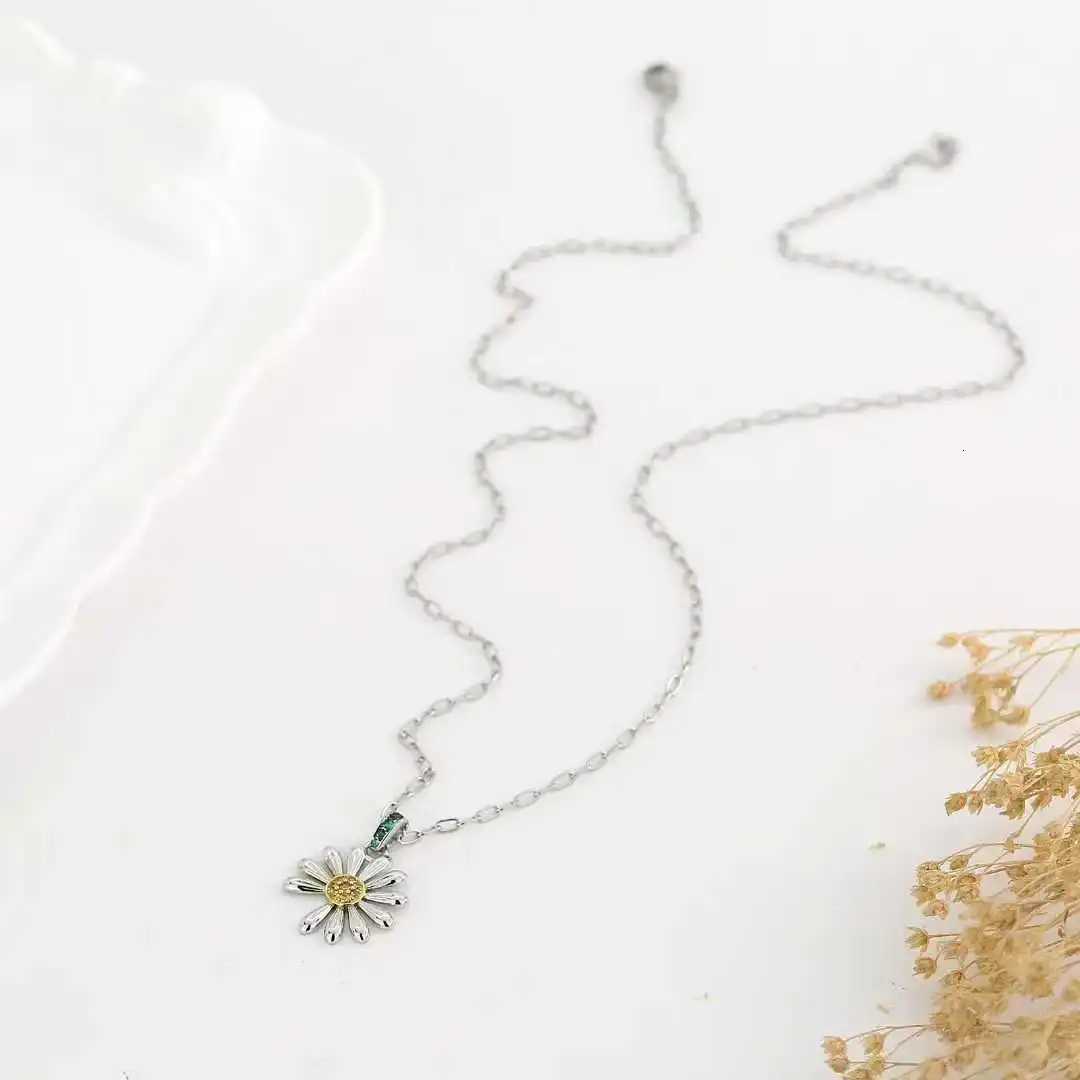 Dainty Daisy Necklace with Diamond Accents Elegant Boho Chic Jewelry for Women and Girls Z250910